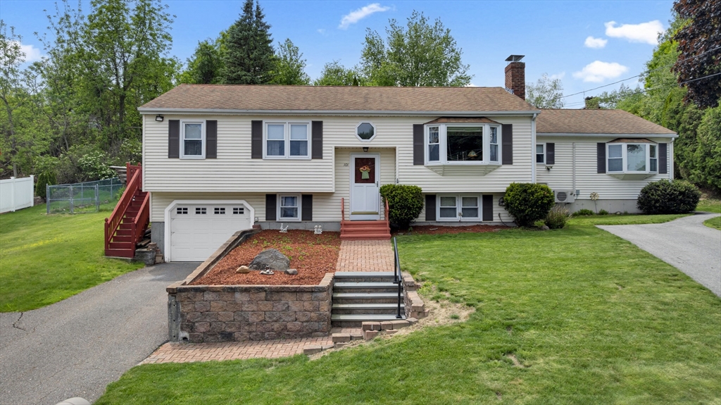 101 Long Hill Dr, Leominster, Massachusetts, 4 Bedrooms Bedrooms, 8 Rooms Rooms,2.5 BathroomsBathrooms,Residential,For Sale,Long Hill Dr,73525012