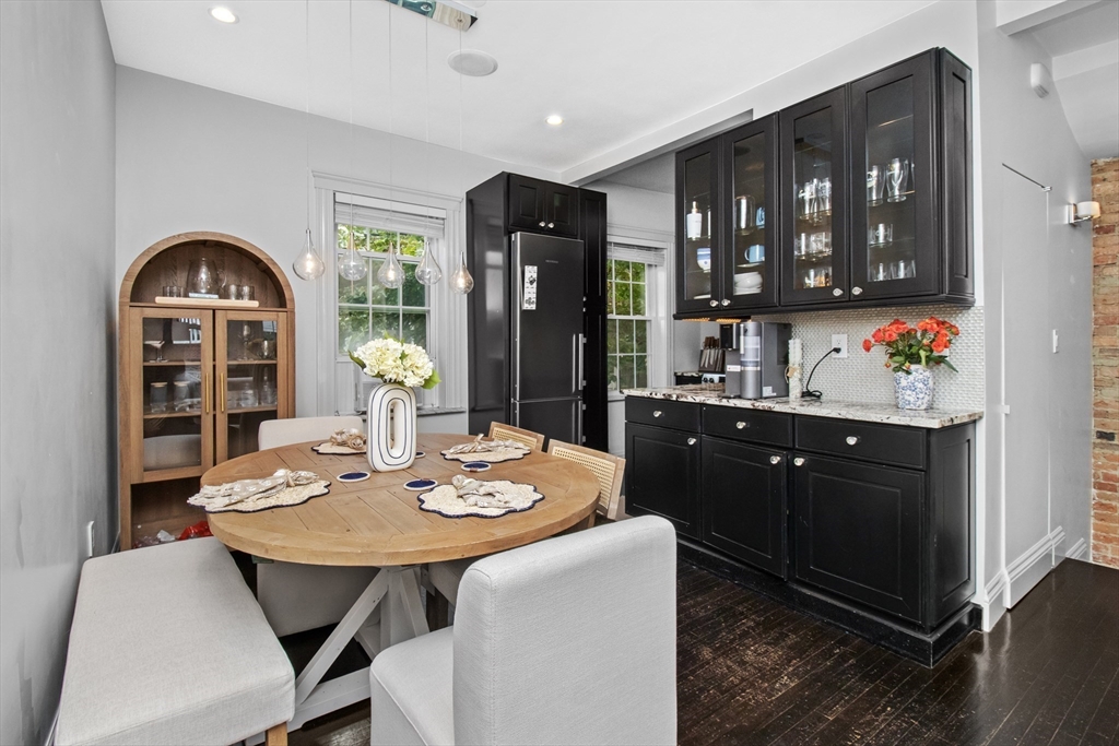 35 Swallow St, Boston, Massachusetts, 1 Bedroom Bedrooms, 4 Rooms Rooms,1.5 BathroomsBathrooms,Residential Lease,For Rent,Swallow St,73525018