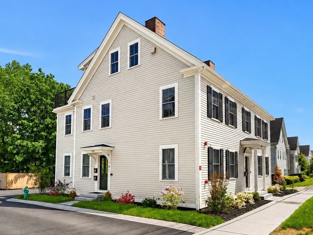 101B Market Street, Amesbury, Massachusetts, 3 Bedrooms Bedrooms, 8 Rooms Rooms,2 BathroomsBathrooms,Residential,For Sale,Market Street,73525031