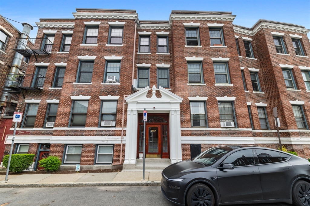 100 Lanark Rd, Boston, Massachusetts, 1 Bedroom Bedrooms, 3 Rooms Rooms,1 BathroomBathrooms,Residential,For Sale,Lanark Rd,73525043
