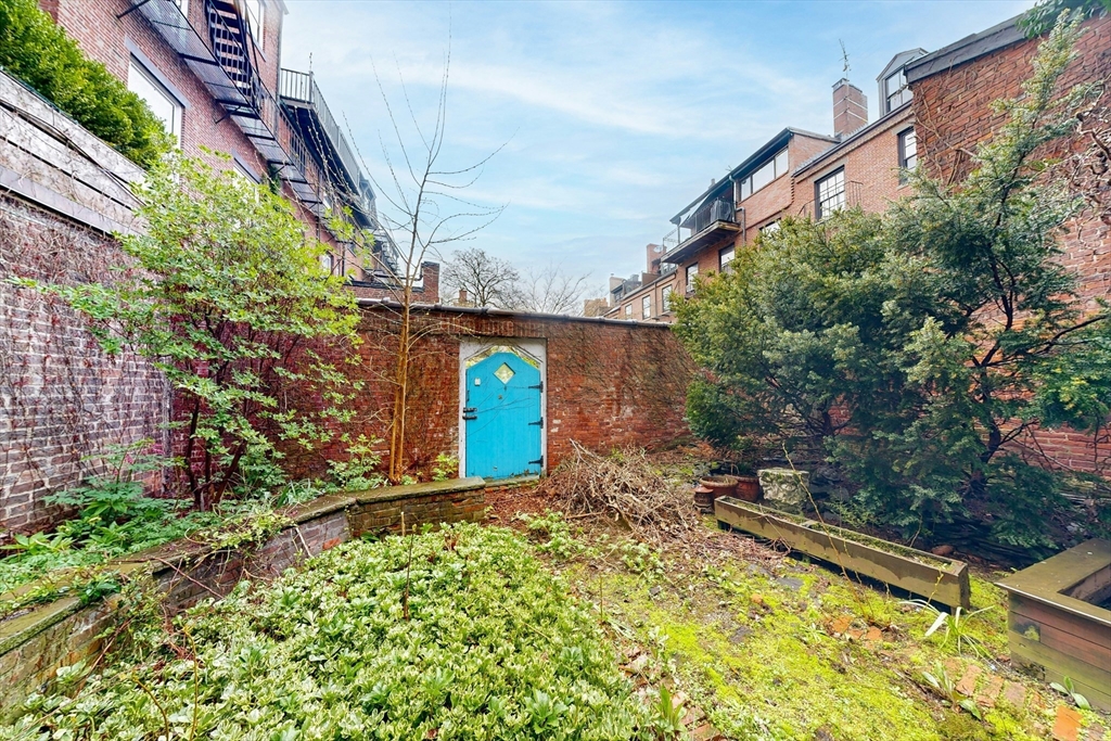 37 Mt Vernon St, Boston, Massachusetts, 2 Bedrooms Bedrooms, 5 Rooms Rooms,1.5 BathroomsBathrooms,Residential,For Sale,Mt Vernon St,73525033