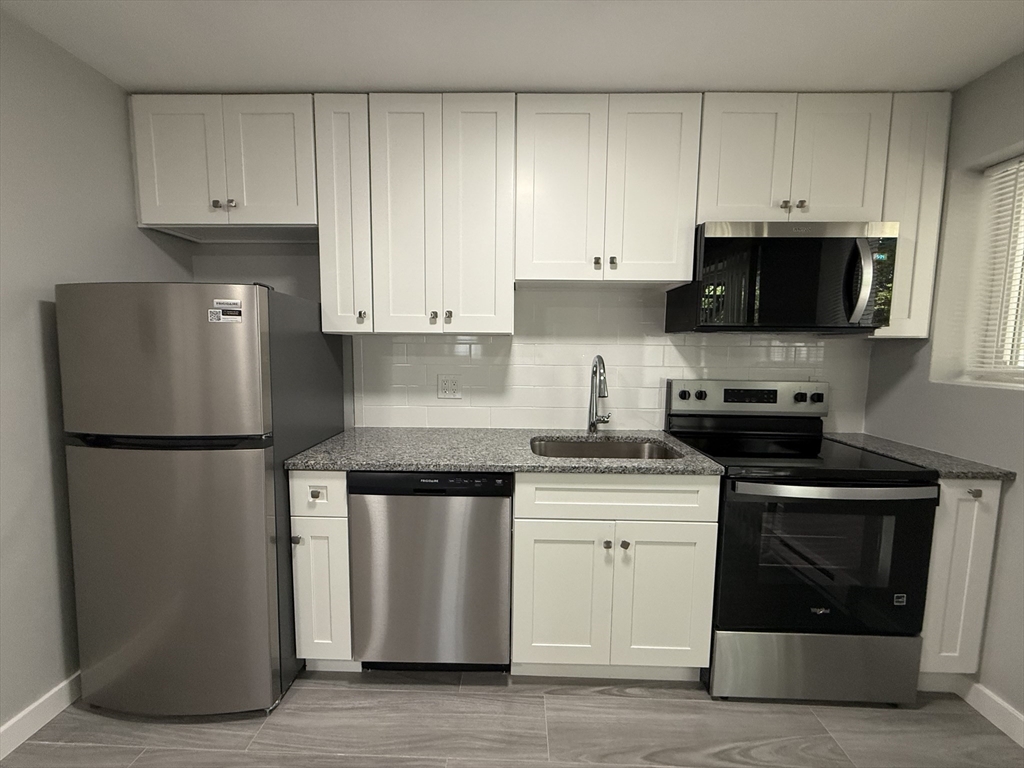 565 Hyde Park Ave., Boston, Massachusetts, 1 Bedroom Bedrooms, 3 Rooms Rooms,1 BathroomBathrooms,Residential Lease,For Rent,Hyde Park Ave.,73525044