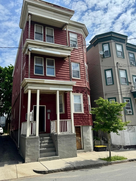 68 Maverick St, Chelsea, Massachusetts, 8 Bedrooms Bedrooms, 14 Rooms Rooms,3 BathroomsBathrooms,Residential Income,For Sale,Maverick St,73525049