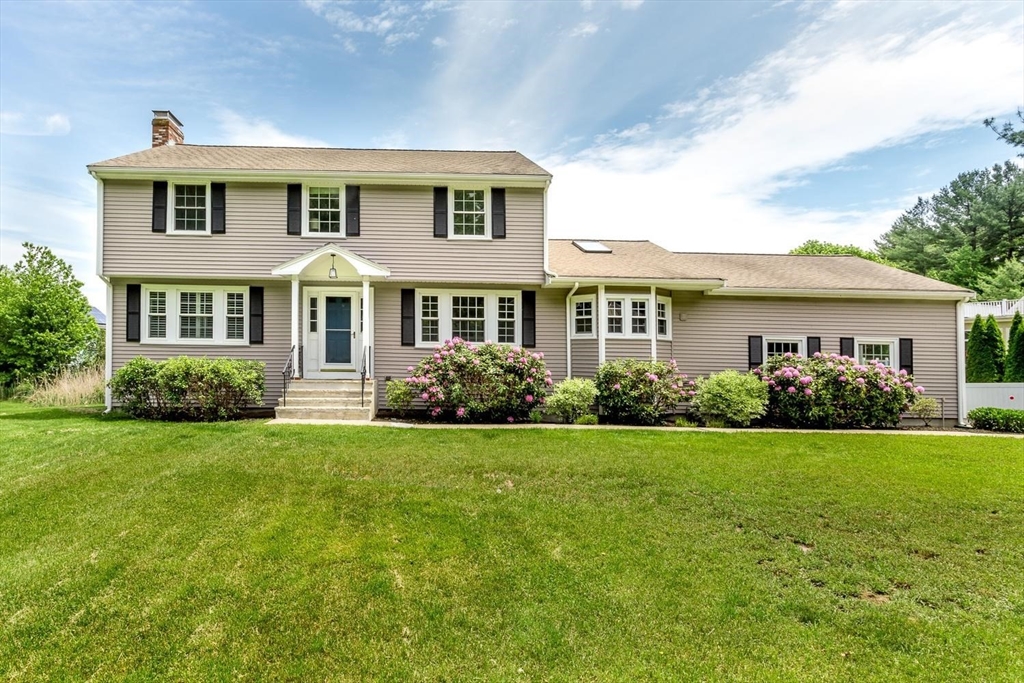 6 Raven Road, Canton, Massachusetts, 3 Bedrooms Bedrooms, 9 Rooms Rooms,2.5 BathroomsBathrooms,Residential,For Sale,Raven Road,73525542