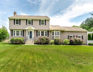 6 Raven Road, Canton, Massachusetts, 3 Bedrooms Bedrooms, 9 Rooms Rooms,2.5 BathroomsBathrooms,Residential,For Sale,Raven Road,73525542