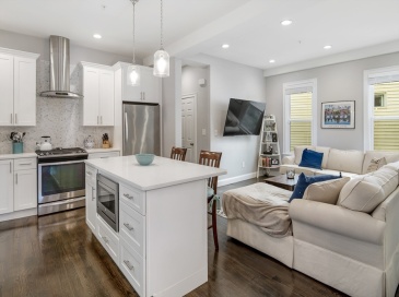 349 Meridian St, Boston, Massachusetts, 3 Bedrooms Bedrooms, 6 Rooms Rooms,2 BathroomsBathrooms,Residential Lease,For Rent,Meridian St,73525192
