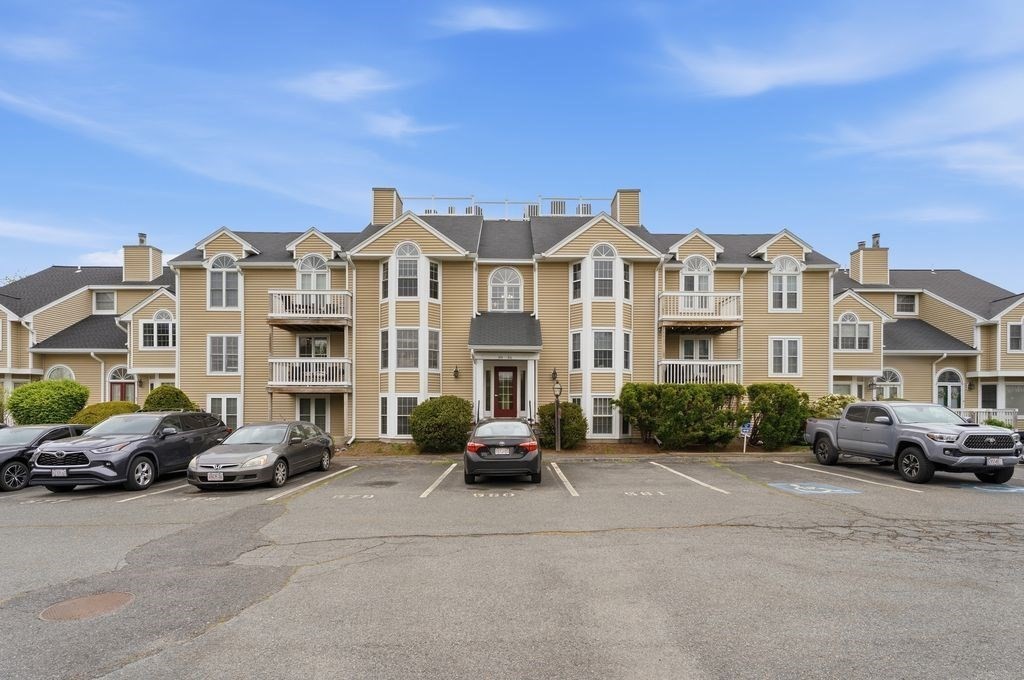 206 Carriage Ln, Taunton, Massachusetts, 2 Bedrooms Bedrooms, 4 Rooms Rooms,2 BathroomsBathrooms,Residential,For Sale,Carriage Ln,73525106