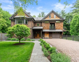 11 Haven Street, Dover, Massachusetts, 4 Bedrooms Bedrooms, 11 Rooms Rooms,3.5 BathroomsBathrooms,Residential,For Sale,Haven Street,73525108