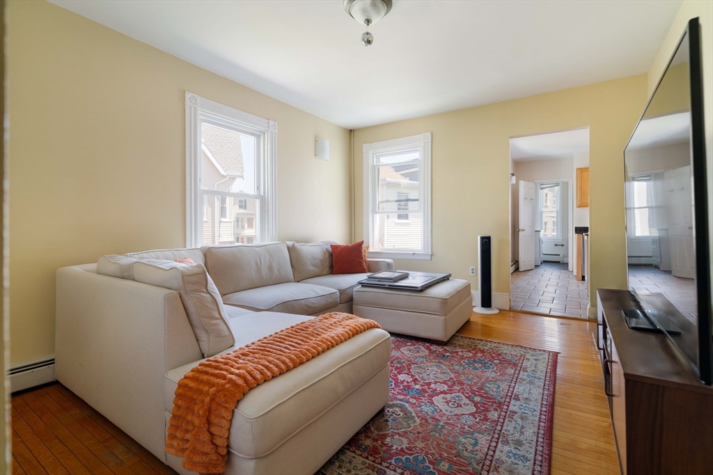 5 Essex St, Somerville, Massachusetts, 6 Bedrooms Bedrooms, 11 Rooms Rooms,4 BathroomsBathrooms,Residential Income,For Sale,Essex St,73525367