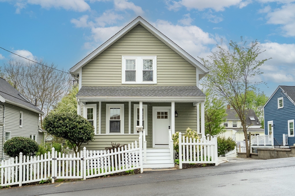 20 Riverview St, Dedham, Massachusetts, 3 Bedrooms Bedrooms, 7 Rooms Rooms,2 BathroomsBathrooms,Residential,For Sale,Riverview St,73525208