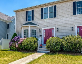 150 River, Dedham, Massachusetts, 3 Bedrooms Bedrooms, 6 Rooms Rooms,2.5 BathroomsBathrooms,Residential,For Sale,River,73525122