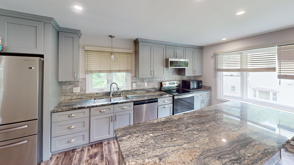 9 Brookdale, Worcester, Massachusetts, 3 Bedrooms Bedrooms, 5 Rooms Rooms,1 BathroomBathrooms,Residential Lease,For Rent,Brookdale,73525125