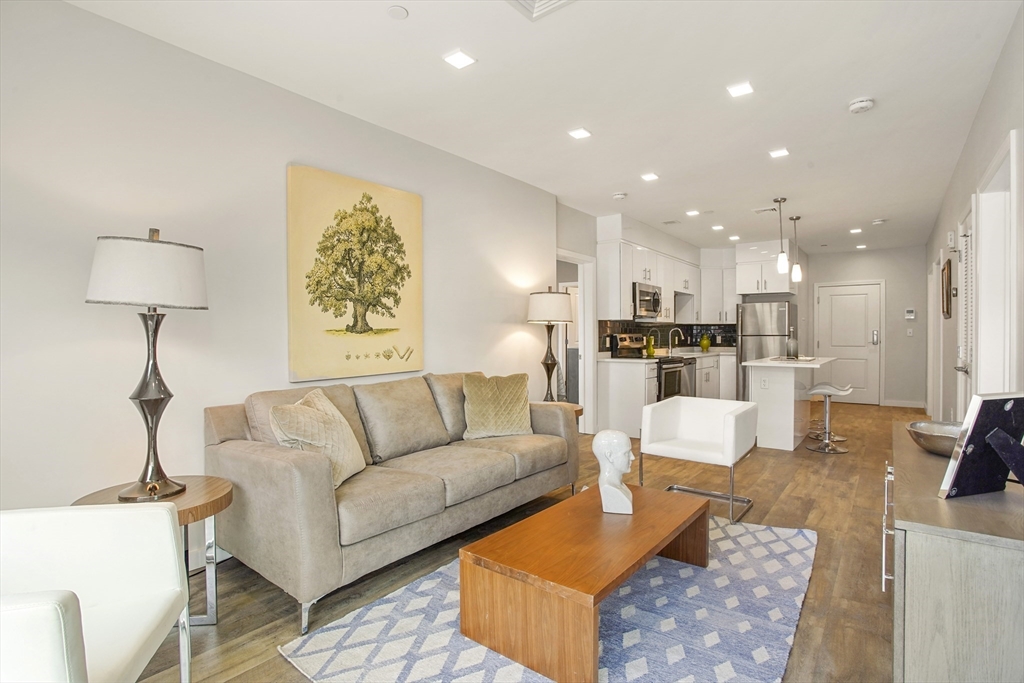 10 Essex St., Cambridge, Massachusetts, 1 Bedroom Bedrooms, 3 Rooms Rooms,1 BathroomBathrooms,Residential Lease,For Rent,Essex St.,73525134