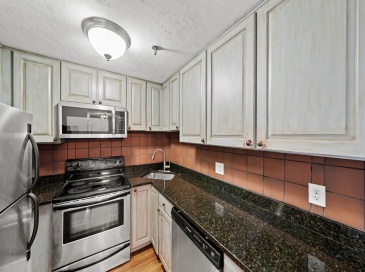 230 Willard St, Quincy, Massachusetts, 2 Bedrooms Bedrooms, 4 Rooms Rooms,2 BathroomsBathrooms,Residential,For Sale,Willard St,73525145