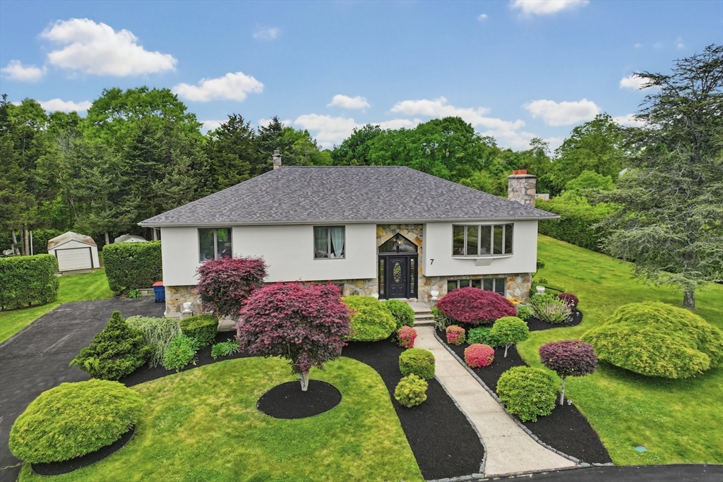 7 Diane Way, Westport, Massachusetts, 3 Bedrooms Bedrooms, 7 Rooms Rooms,2 BathroomsBathrooms,Residential,For Sale,Diane Way,73525586
