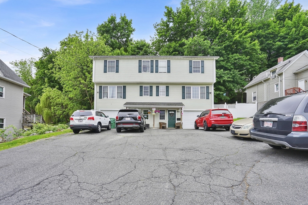 264 E Main St, Chicopee, Massachusetts, 6 Bedrooms Bedrooms, 10 Rooms Rooms,3 BathroomsBathrooms,Residential Income,For Sale,E Main St,73525587
