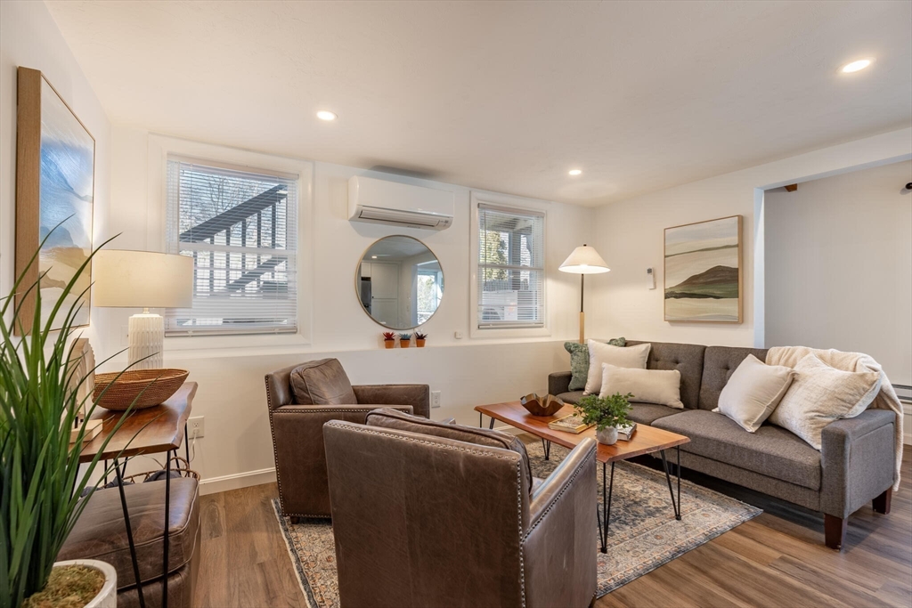 8-R North Street, Plymouth, Massachusetts, 1 Bedroom Bedrooms, 4 Rooms Rooms,1 BathroomBathrooms,Residential,For Sale,North Street,73525392