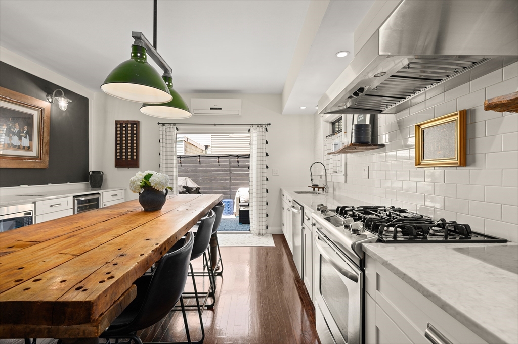 14 F St, Boston, Massachusetts, 2 Bedrooms Bedrooms, 5 Rooms Rooms,1.5 BathroomsBathrooms,Residential,For Sale,F St,73525588