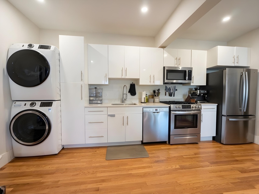 289 Walnut Stoughton, Stoughton, Massachusetts, 2 Bedrooms Bedrooms, 3 Rooms Rooms,1 BathroomBathrooms,Residential Lease,For Rent,Walnut Stoughton,73525330