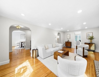 17 Woodhaven Rd, Newton, Massachusetts, 5 Bedrooms Bedrooms, 12 Rooms Rooms,3.5 BathroomsBathrooms,Residential,For Sale,Woodhaven Rd,73525174