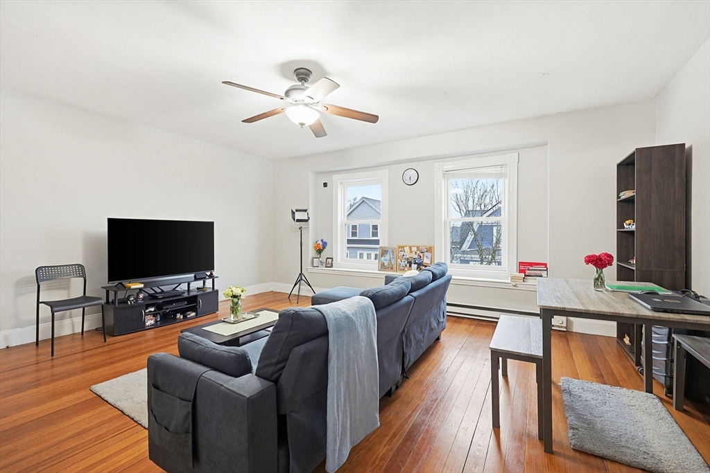 17 Golden Ave, Medford, Massachusetts, 2 Bedrooms Bedrooms, 4 Rooms Rooms,1 BathroomBathrooms,Residential Lease,For Rent,Golden Ave,73525415