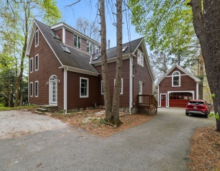 17 Wellesley Street, Weston, Massachusetts, 4 Bedrooms Bedrooms, 11 Rooms Rooms,2.5 BathroomsBathrooms,Residential,For Sale,Wellesley Street,73525180