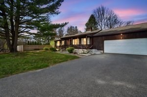 15 Harmon Ave, East Longmeadow, Massachusetts, 3 Bedrooms Bedrooms, 5 Rooms Rooms,3 BathroomsBathrooms,Residential,For Sale,Harmon Ave,73488414