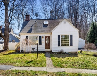 22 Woodland, Merrimac, Massachusetts, 3 Bedrooms Bedrooms, 9 Rooms Rooms,2 BathroomsBathrooms,Residential Income,For Sale,Woodland,73502715