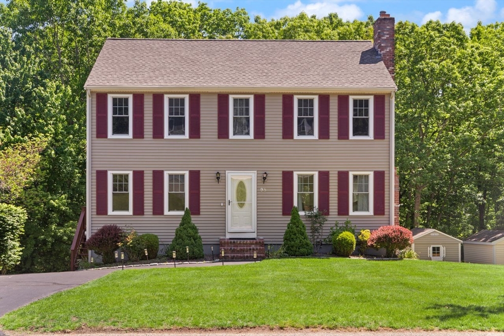 98 Laurelwood Dr, North Attleboro, Massachusetts, 3 Bedrooms Bedrooms, 8 Rooms Rooms,2.5 BathroomsBathrooms,Residential,For Sale,Laurelwood Dr,73525424