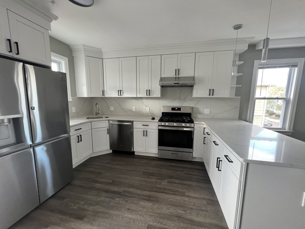 61 Gale, Malden, Massachusetts, 3 Bedrooms Bedrooms, 6 Rooms Rooms,2 BathroomsBathrooms,Residential Lease,For Rent,Gale,73525438