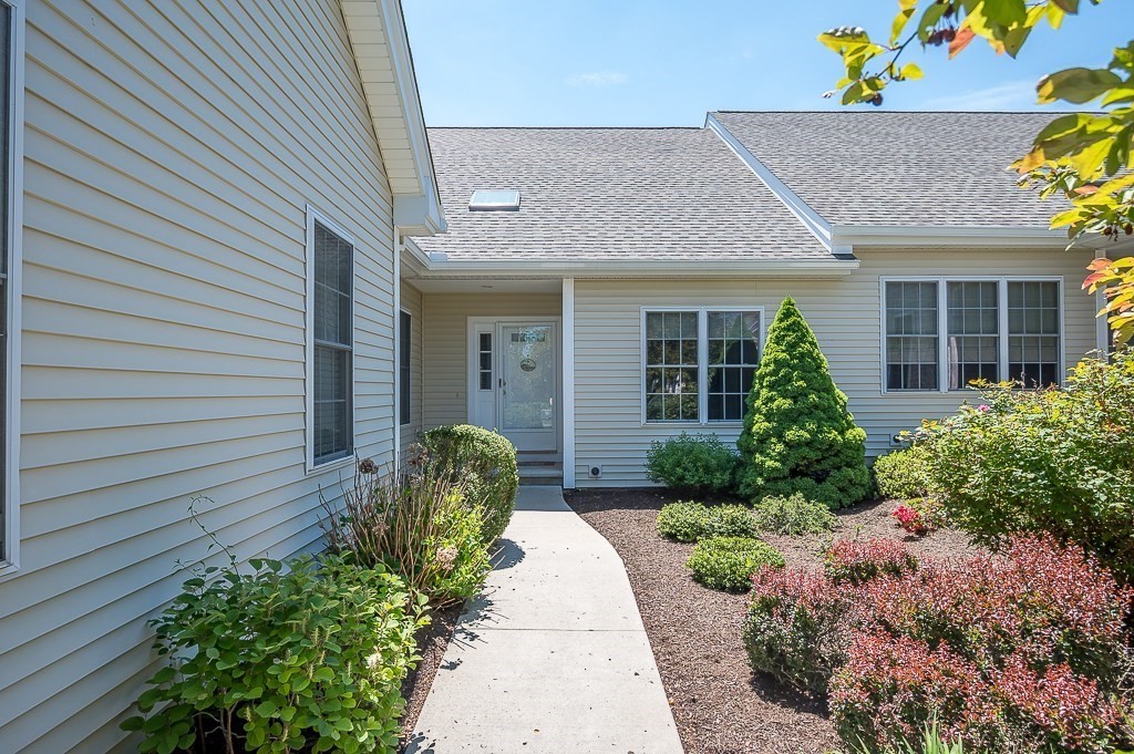 7 Blossom Tree Drive, Shrewsbury, Massachusetts, 2 Bedrooms Bedrooms, 6 Rooms Rooms,2 BathroomsBathrooms,Residential,For Sale,Blossom Tree Drive,73525443
