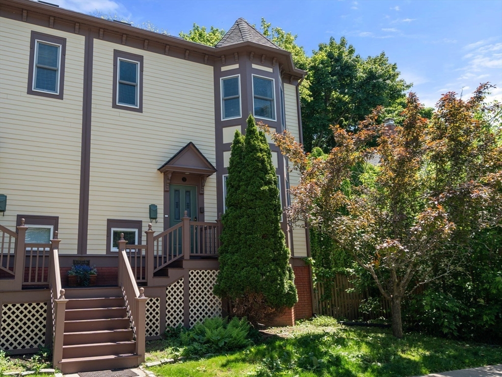 70 Victoria Street, Somerville, Massachusetts, 4 Bedrooms Bedrooms, 8 Rooms Rooms,2.5 BathroomsBathrooms,Residential,For Sale,Victoria Street,73525439