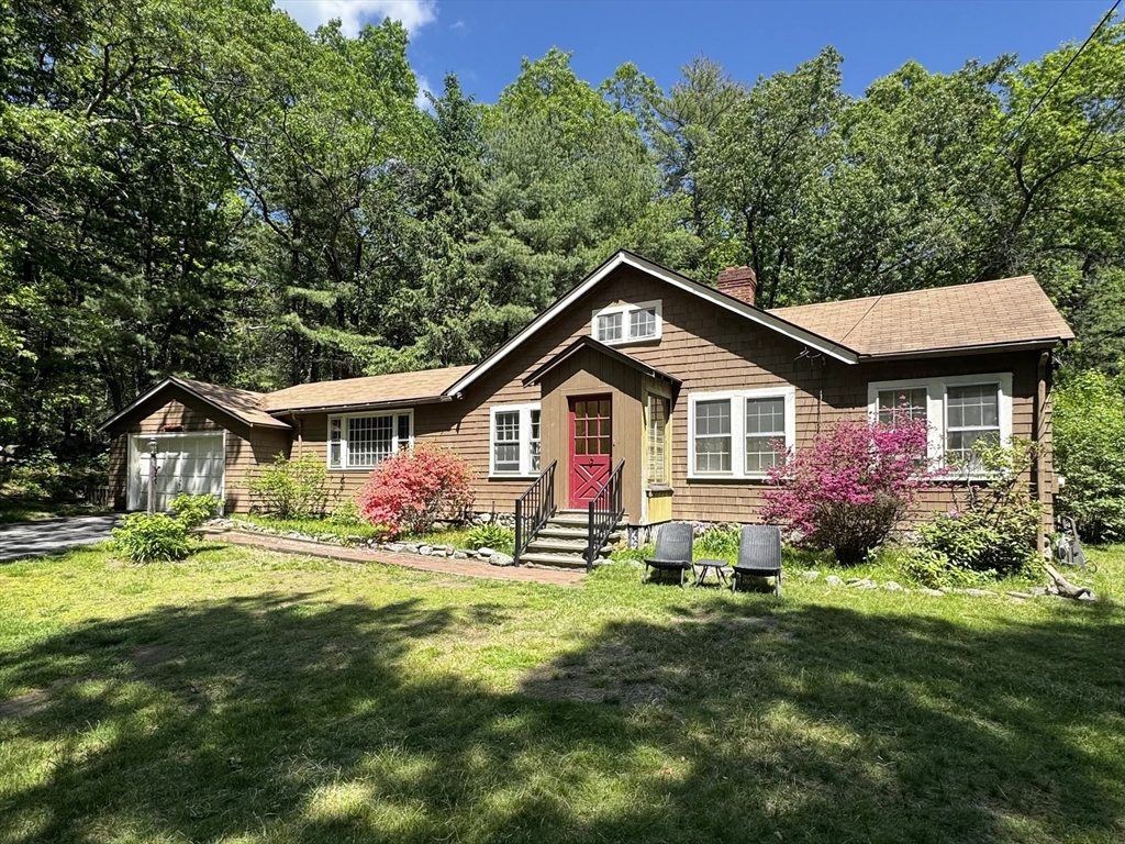 38 Rutland St, Carlisle, Massachusetts, 3 Bedrooms Bedrooms, 5 Rooms Rooms,1 BathroomBathrooms,Residential,For Sale,Rutland St,73525176