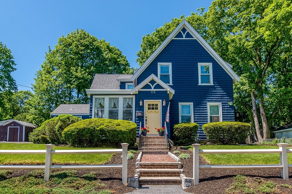 113 Oakdale Ave, Dedham, Massachusetts, 3 Bedrooms Bedrooms, 7 Rooms Rooms,1.5 BathroomsBathrooms,Residential,For Sale,Oakdale Ave,73525210
