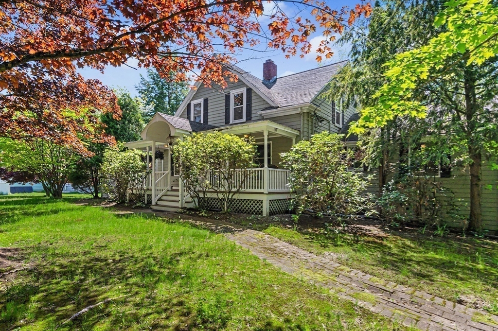 261 School Street, Groveland, Massachusetts, 5 Bedrooms Bedrooms, 14 Rooms Rooms,4.5 BathroomsBathrooms,Residential Income,For Sale,School Street,73525061