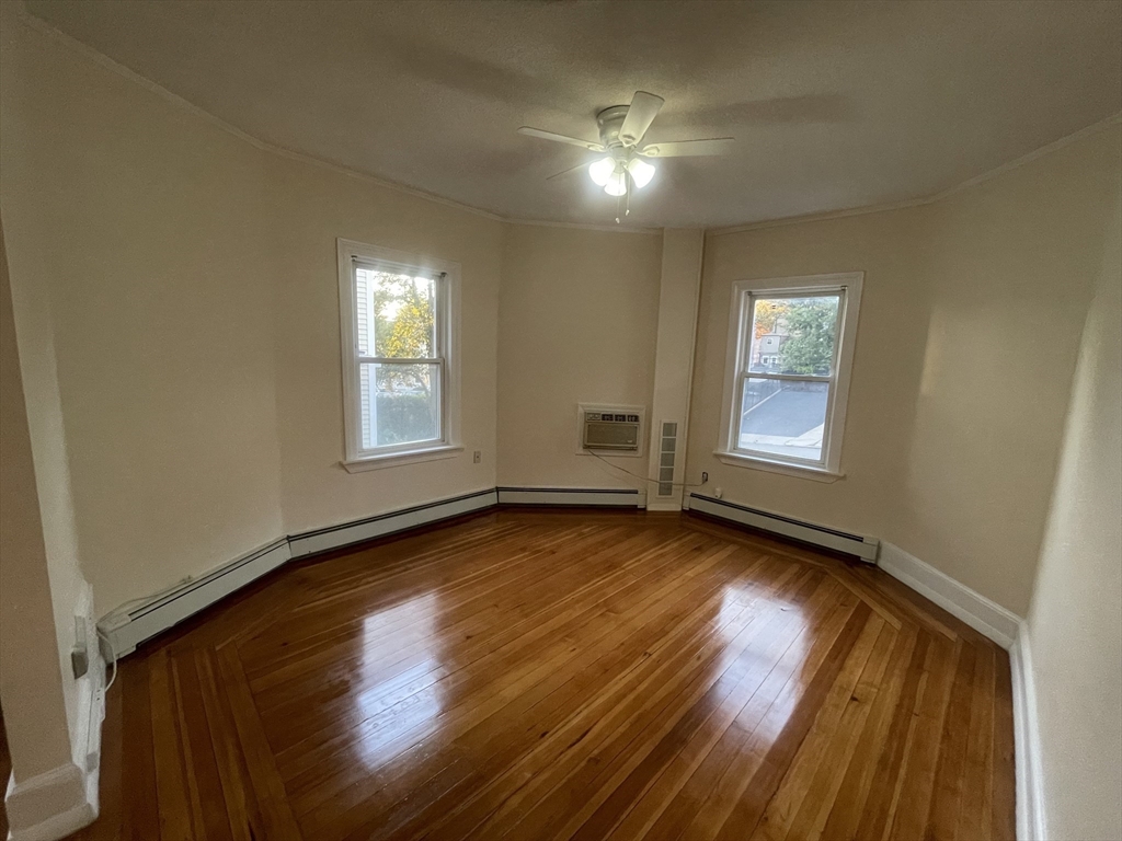76 Kingsdale St, Boston, Massachusetts, 3 Bedrooms Bedrooms, 6 Rooms Rooms,1 BathroomBathrooms,Residential Lease,For Rent,Kingsdale St,73525464