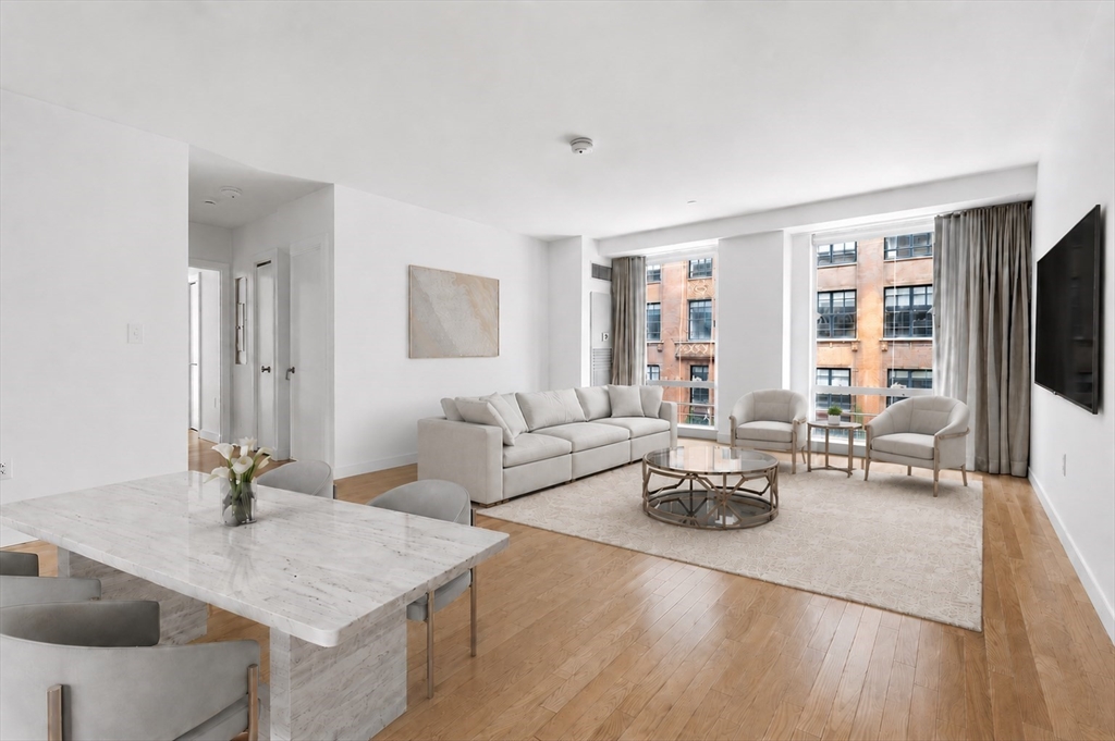 80 Broad Street, Boston, Massachusetts, 2 Bedrooms Bedrooms, 5 Rooms Rooms,2 BathroomsBathrooms,Residential,For Sale,Broad Street,73525465