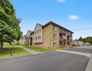 351 Pawtucket Blvd, Lowell, Massachusetts, 2 Bedrooms Bedrooms, 4 Rooms Rooms,1 BathroomBathrooms,Residential,For Sale,Pawtucket Blvd,73524997