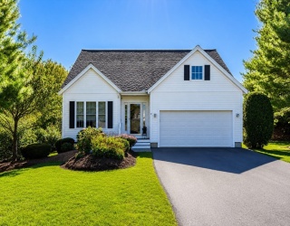 37 Augusta Way, Chelmsford, Massachusetts, 3 Bedrooms Bedrooms, 7 Rooms Rooms,2.5 BathroomsBathrooms,Residential,For Sale,Augusta Way,73525480