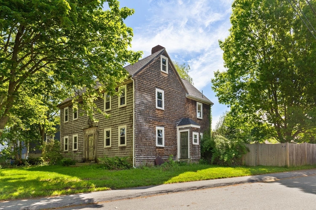 25 Poplar Street, Gloucester, Massachusetts, 3 Bedrooms Bedrooms, 7 Rooms Rooms,1 BathroomBathrooms,Residential,For Sale,Poplar Street,73525198