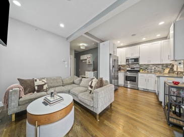 149 G St, Boston, Massachusetts, 2 Bedrooms Bedrooms, 5 Rooms Rooms,2 BathroomsBathrooms,Residential,For Sale,G St,73525275