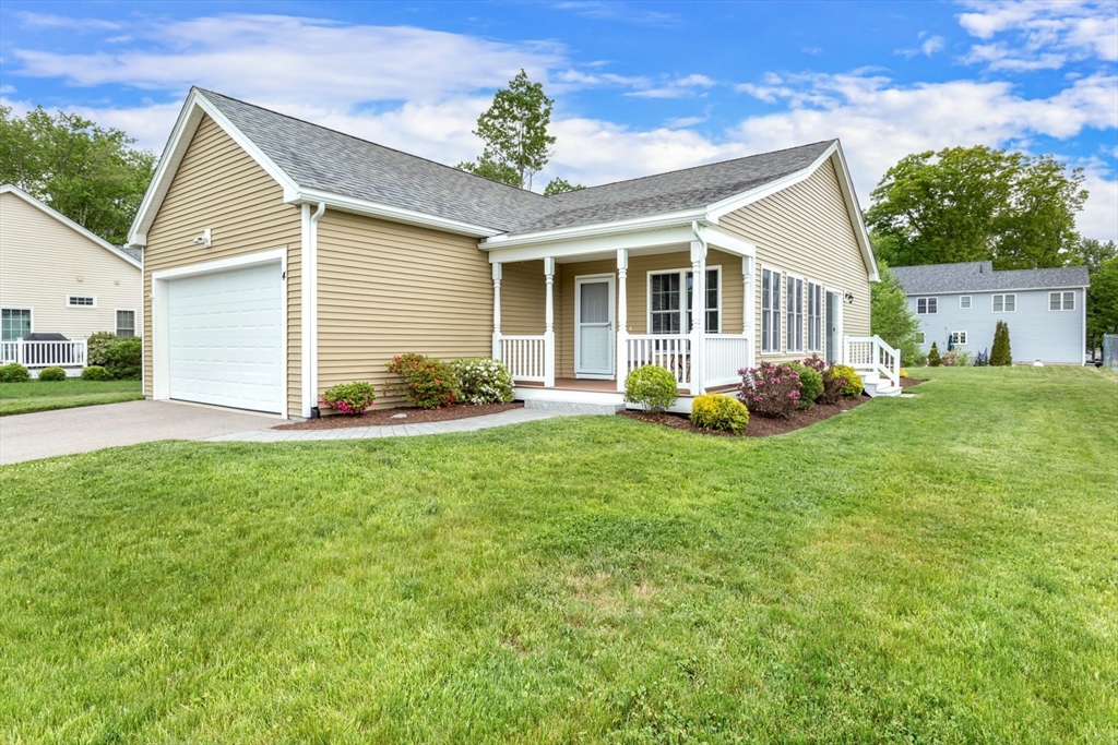 4 Candlelight Ln, Bellingham, Massachusetts, 3 Bedrooms Bedrooms, 6 Rooms Rooms,3 BathroomsBathrooms,Residential,For Sale,Candlelight Ln,73525262