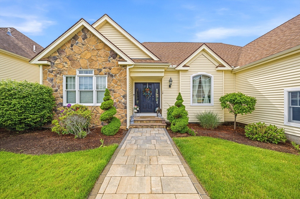 894 Liberty St, Braintree, Massachusetts, 4 Bedrooms Bedrooms, 10 Rooms Rooms,3.5 BathroomsBathrooms,Residential,For Sale,Liberty St,73525608