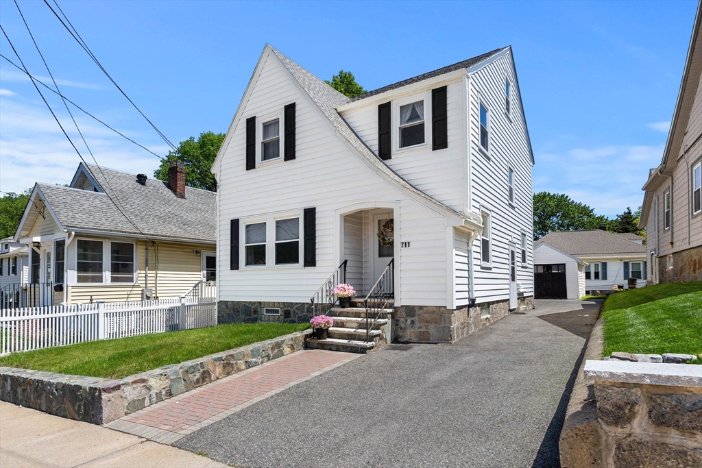 711 Lagrange Street, Boston, Massachusetts, 3 Bedrooms Bedrooms, 7 Rooms Rooms,1 BathroomBathrooms,Residential,For Sale,Lagrange Street,73525379