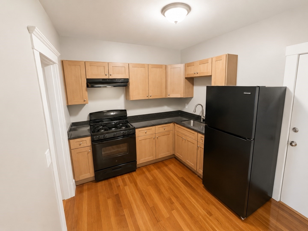 196 Washinton Street, Lynn, Massachusetts, 1 Bedroom Bedrooms, 3 Rooms Rooms,1 BathroomBathrooms,Residential Lease,For Rent,Washinton Street,73525627