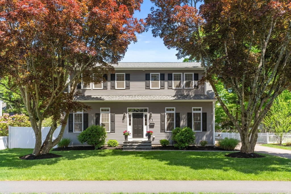 3 Beverly Rd, Natick, Massachusetts, 4 Bedrooms Bedrooms, 8 Rooms Rooms,2.5 BathroomsBathrooms,Residential,For Sale,Beverly Rd,73525432