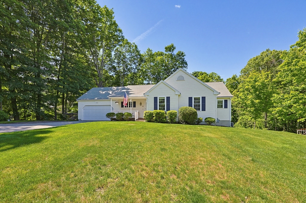 8 Maple Street, Southborough, Massachusetts, 3 Bedrooms Bedrooms, 6 Rooms Rooms,2 BathroomsBathrooms,Residential,For Sale,Maple Street,73525241