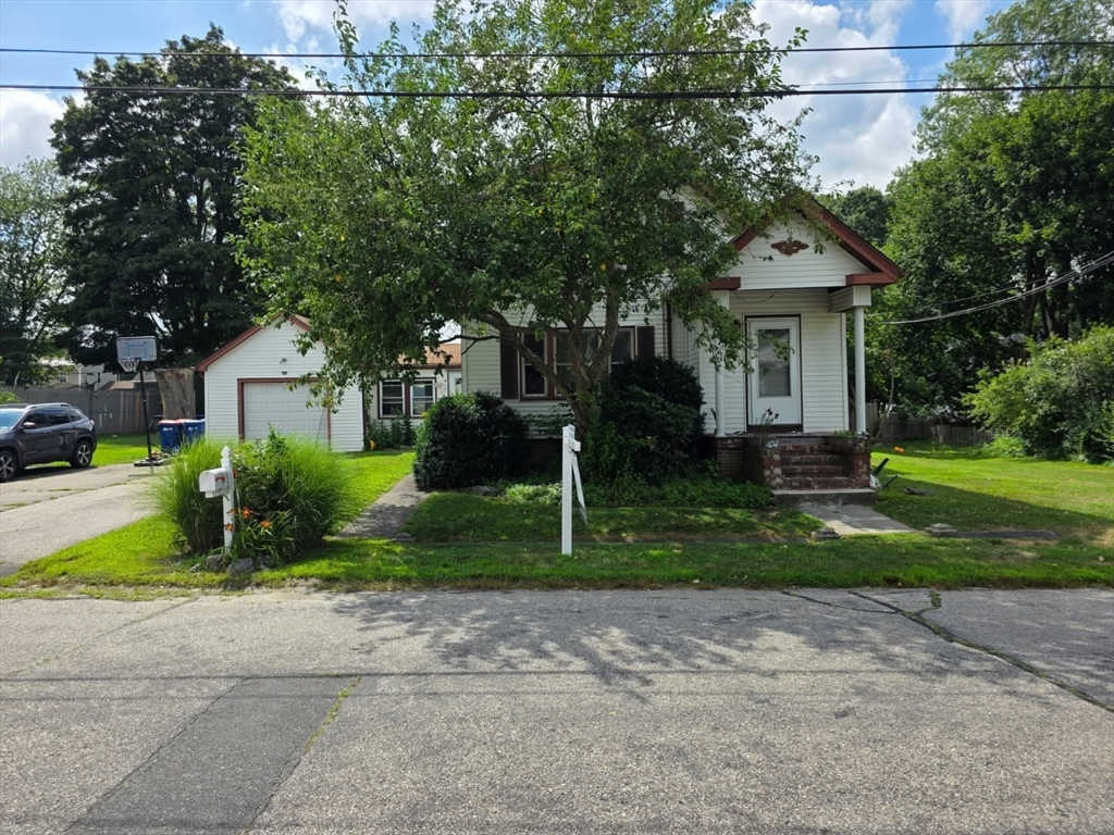 20 Foch Ave, Seekonk, Massachusetts, 3 Bedrooms Bedrooms, 7 Rooms Rooms,2 BathroomsBathrooms,Residential Income,For Sale,Foch Ave,73525910
