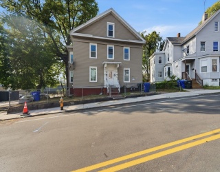 834 Worthington St, Springfield, Massachusetts, 5 Bedrooms Bedrooms, 7 Rooms Rooms,1 BathroomBathrooms,Residential Lease,For Rent,Worthington St,73525682
