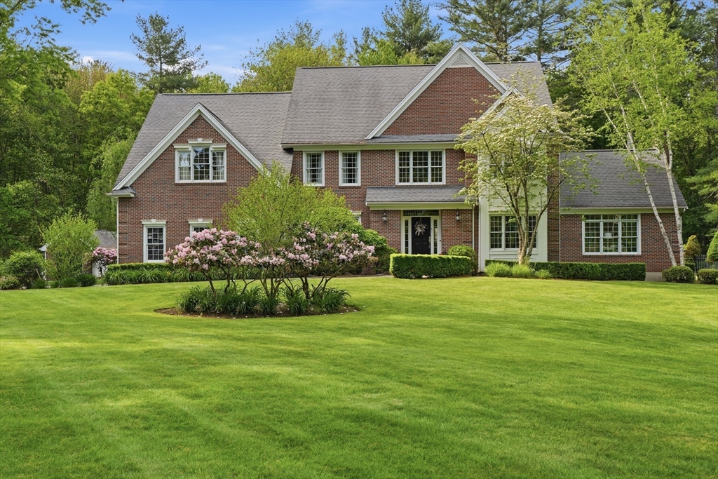 18 Downing Dr, Norton, Massachusetts, 4 Bedrooms Bedrooms, 10 Rooms Rooms,2.5 BathroomsBathrooms,Residential,For Sale,Downing Dr,73525631
